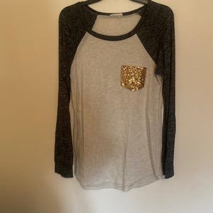 Long sleeve grey white shirt with glitter pocket